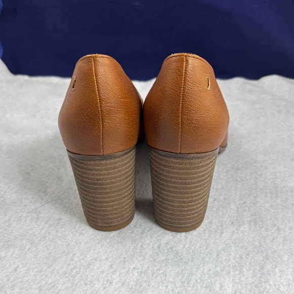 Zodiac Women's Brown Pumps - Picture 4 of 5